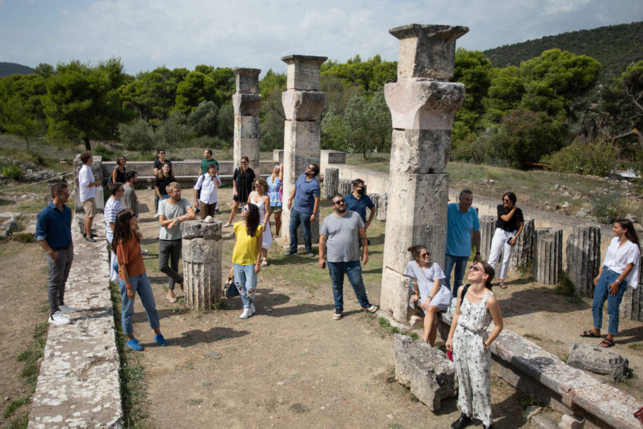 Archisearch Man on the Moon: Architects' weekend at the Didima quarry of Marmyk Iliopoulos