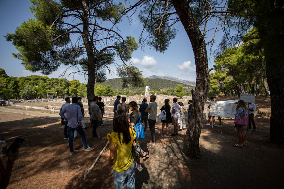 Archisearch Man on the Moon: Architects' weekend at the Didima quarry of Marmyk Iliopoulos