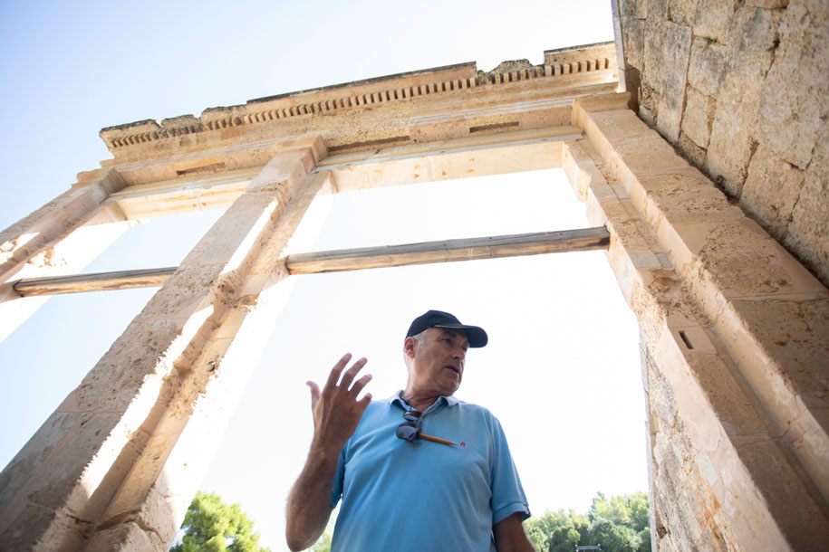 Archisearch Man on the Moon: Architects' weekend at the Didima quarry of Marmyk Iliopoulos