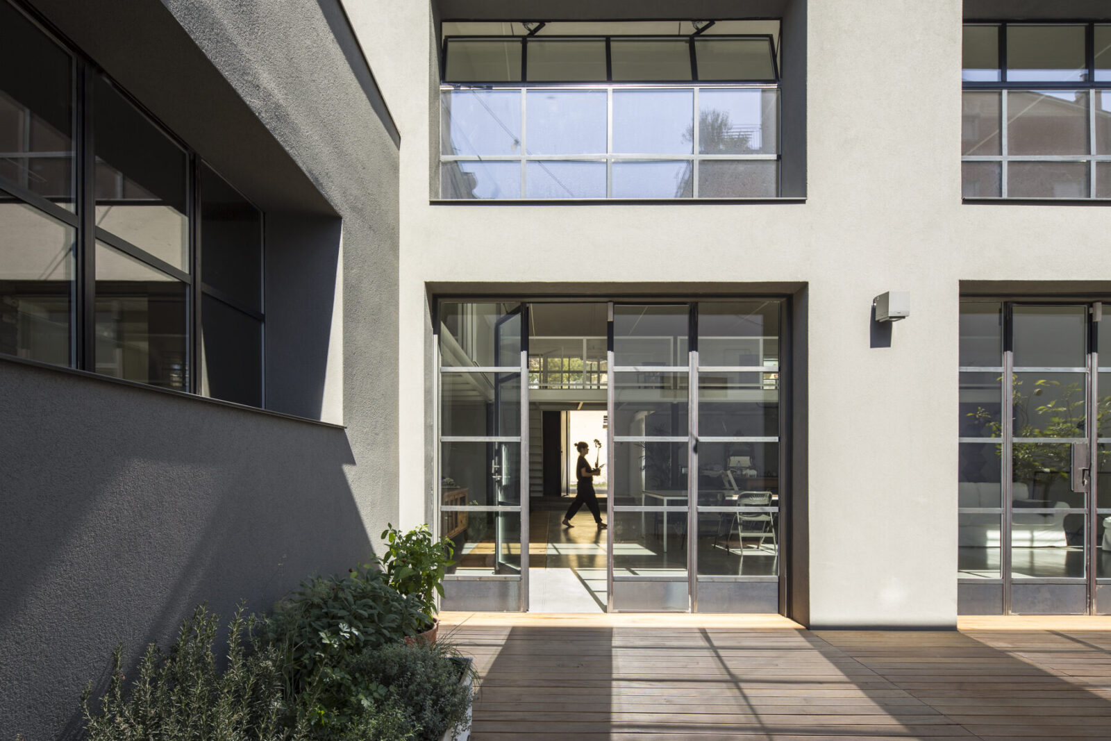 Archisearch Architects Luca Bertacchi & Sara Bergami design a loft in Bologna using FerroFinestra W40 steel system by Ottostumm | Mogs