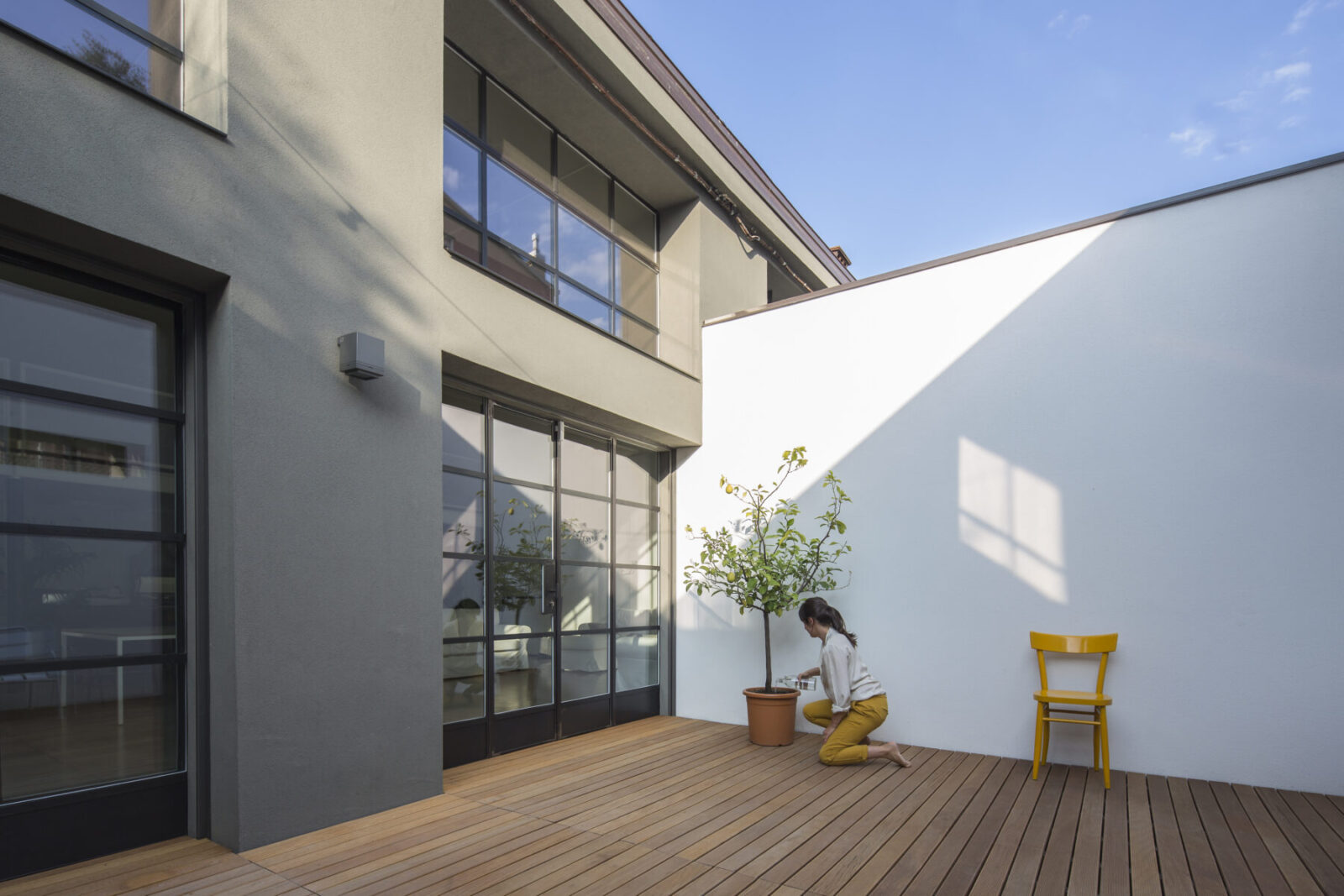 Archisearch Architects Luca Bertacchi & Sara Bergami design a loft in Bologna using FerroFinestra W40 steel system by Ottostumm | Mogs