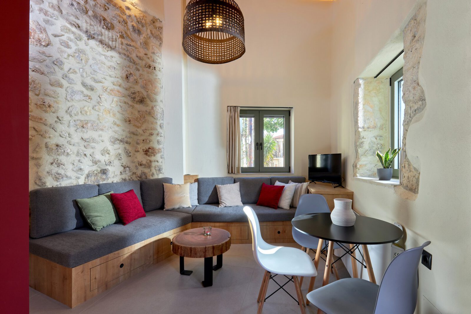 Archisearch VinDimora | Μετατροπή πέτρινης κατοικίας σε ξενώνα στο Ηράκλειο Κρήτης από το γραφείο Aegean Design