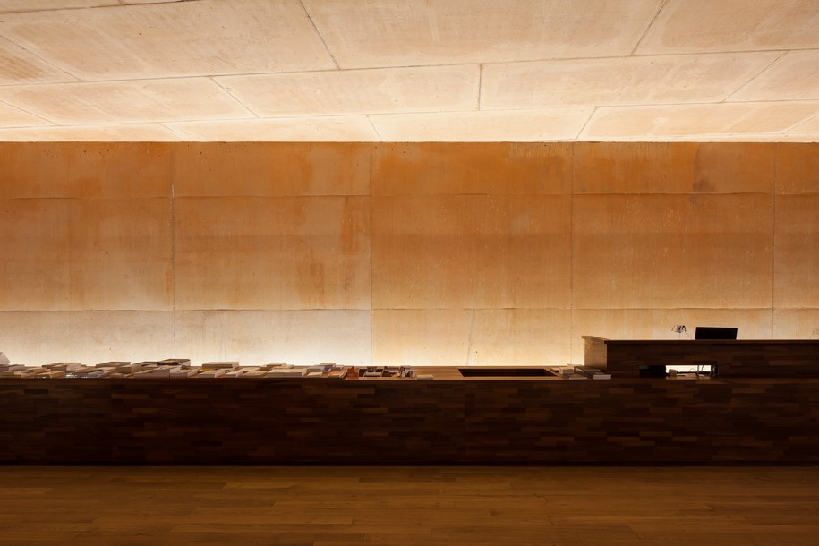 Archisearch The Rivesaltes Memorial is compressed between earth and sky, between past and memory / Rudy Ricciotti, Passelac & Roques Architects