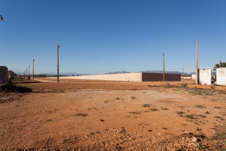 Archisearch The Rivesaltes Memorial is compressed between earth and sky, between past and memory / Rudy Ricciotti, Passelac & Roques Architects