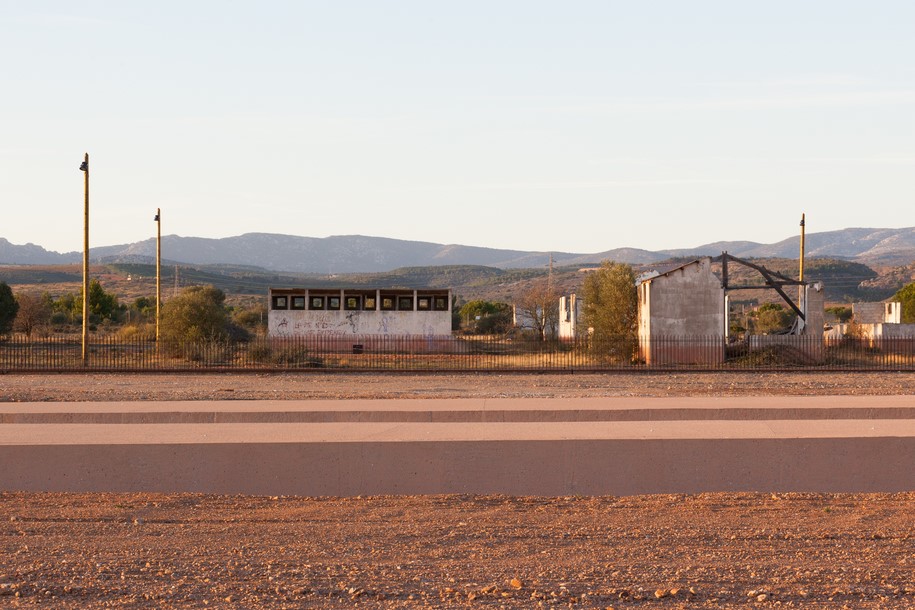 Archisearch The Rivesaltes Memorial is compressed between earth and sky, between past and memory / Rudy Ricciotti, Passelac & Roques Architects