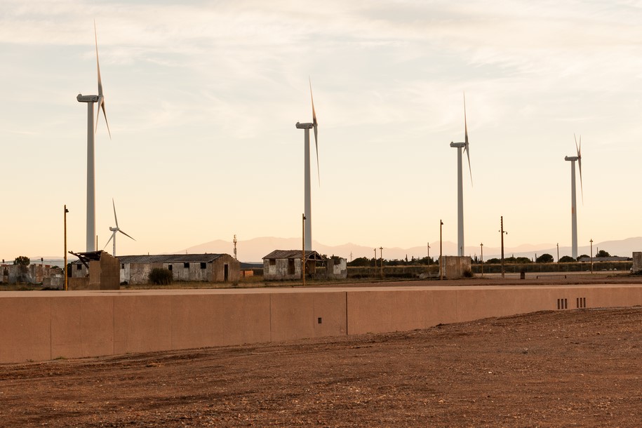 Archisearch The Rivesaltes Memorial is compressed between earth and sky, between past and memory / Rudy Ricciotti, Passelac & Roques Architects