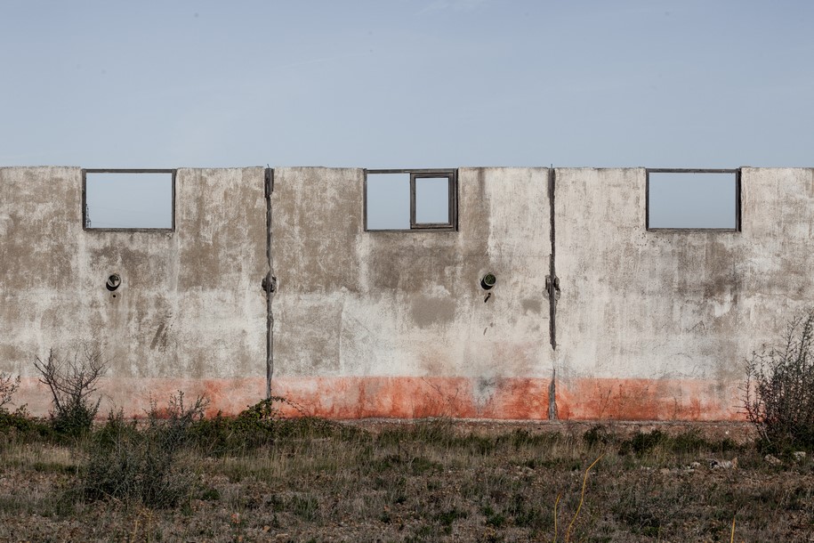 Archisearch The Rivesaltes Memorial is compressed between earth and sky, between past and memory / Rudy Ricciotti, Passelac & Roques Architects