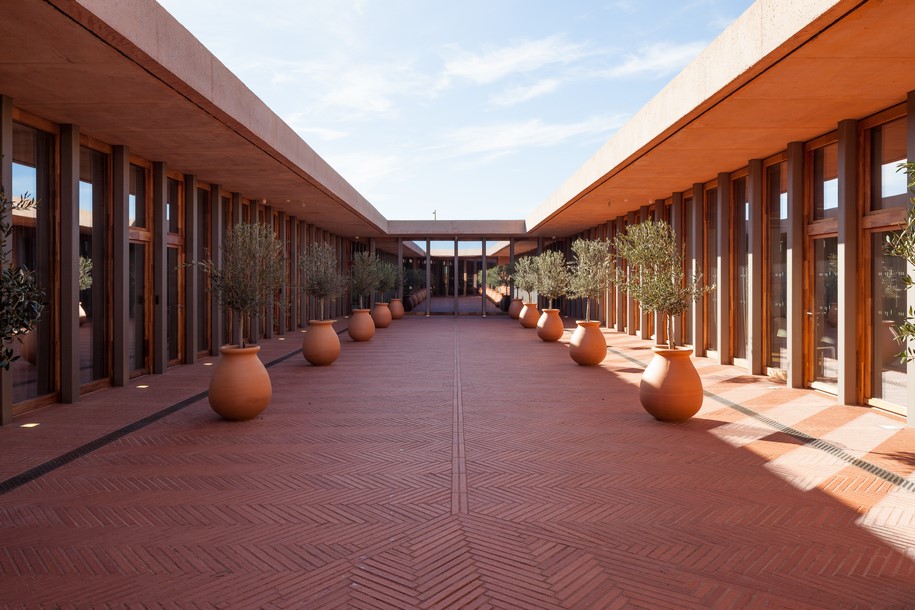 Archisearch The Rivesaltes Memorial is compressed between earth and sky, between past and memory / Rudy Ricciotti, Passelac & Roques Architects