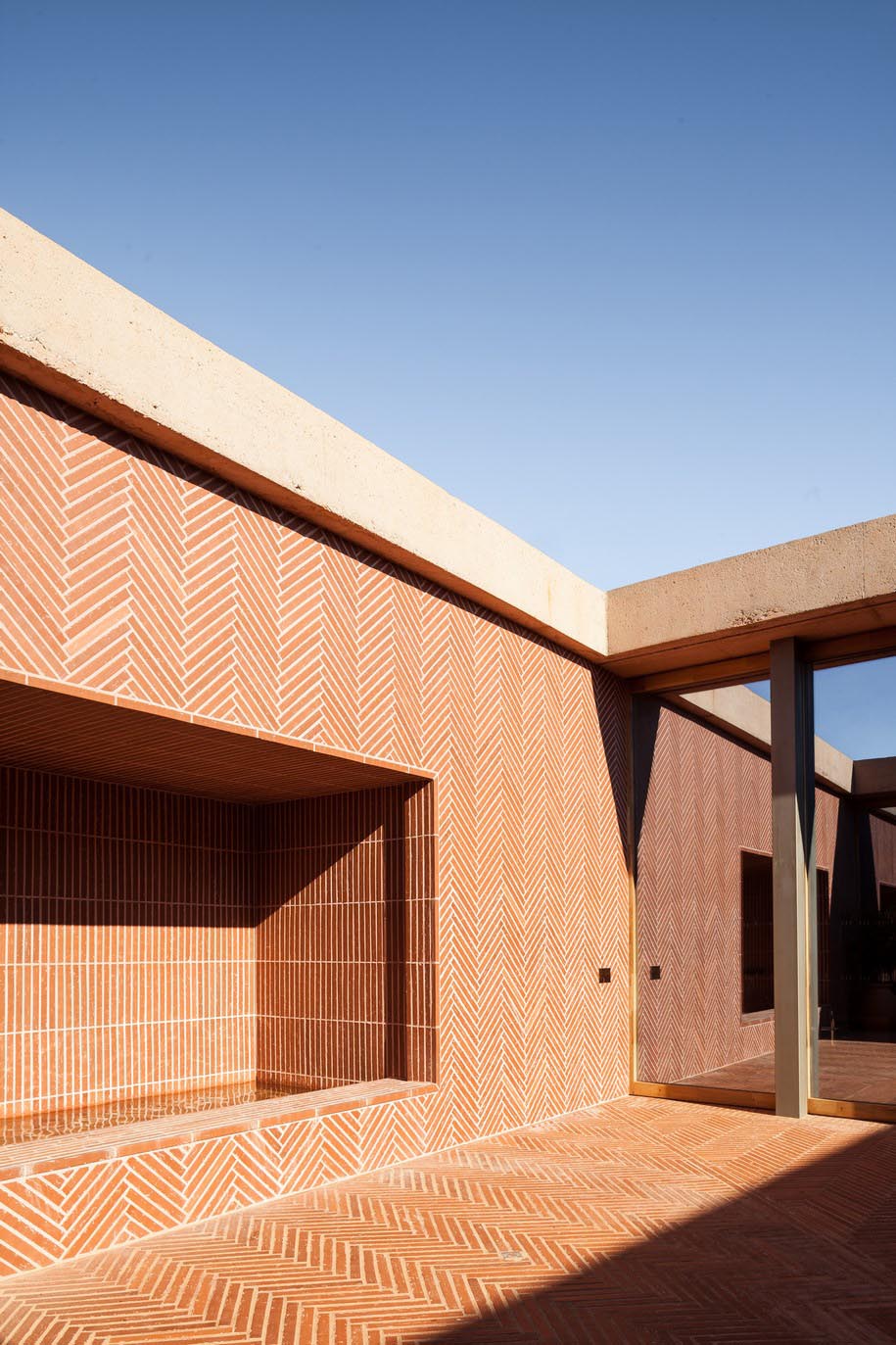 Archisearch The Rivesaltes Memorial is compressed between earth and sky, between past and memory / Rudy Ricciotti, Passelac & Roques Architects