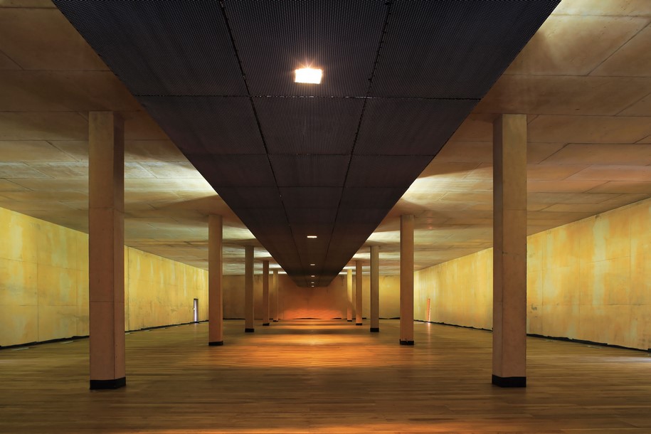 Archisearch The Rivesaltes Memorial is compressed between earth and sky, between past and memory / Rudy Ricciotti, Passelac & Roques Architects