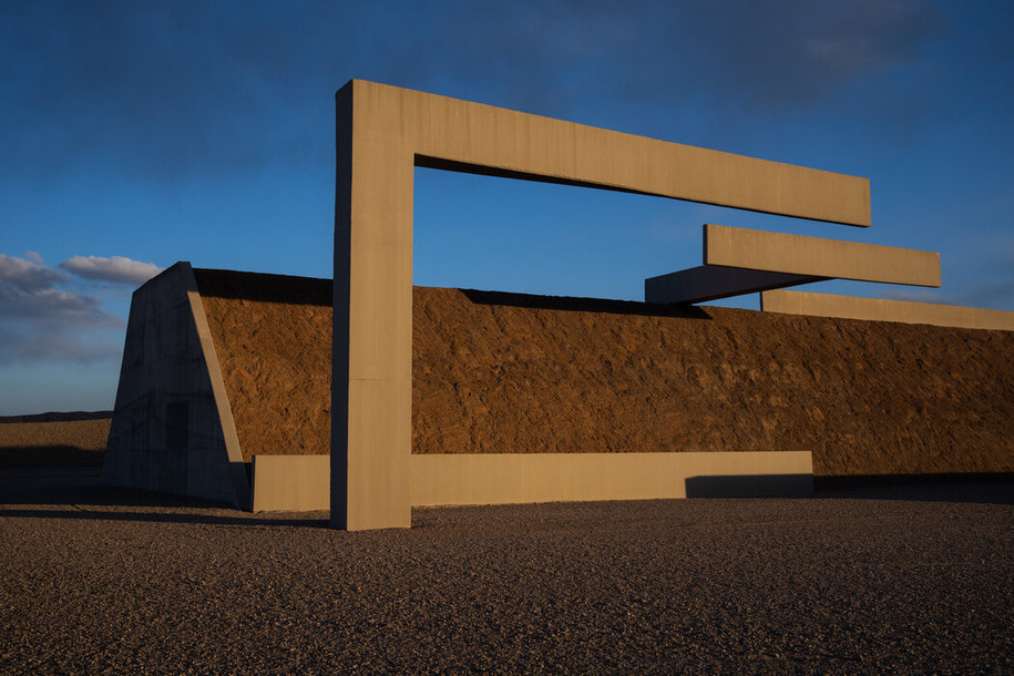 Archisearch O Michael Heizer ολοκλήρωσε το γλυπτό City στην έρημο της Νεβάδα | Archisearch