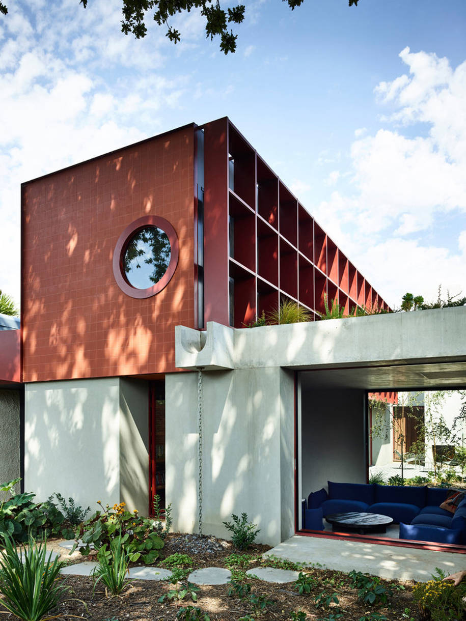Archisearch Oak Tree House by Kennedy Nolan won the Residential Award at 2019 Australia Interior Design Awards