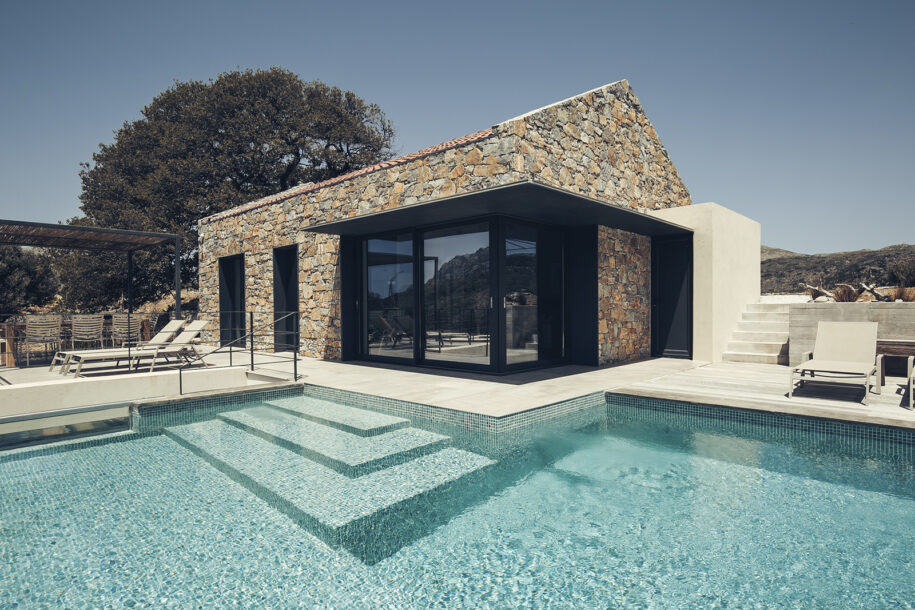 Archisearch Architects Chiara Armando & Vittoria Spinoni in collaboration with POLYERGO designed a summer house in Crete in strong connection with the genius loci