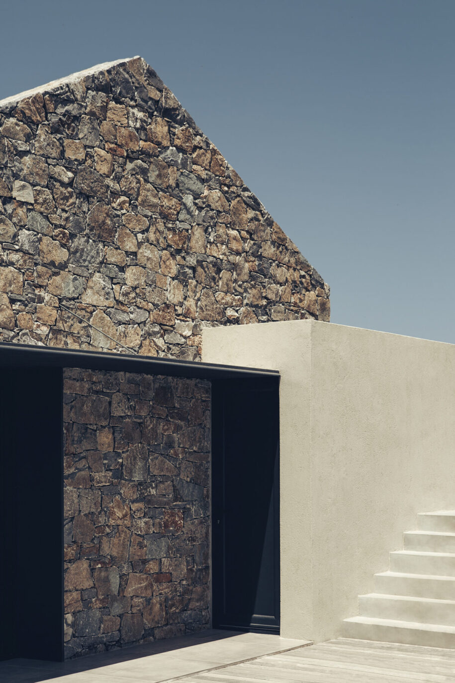 Archisearch Architects Chiara Armando & Vittoria Spinoni in collaboration with POLYERGO designed a summer house in Crete in strong connection with the genius loci