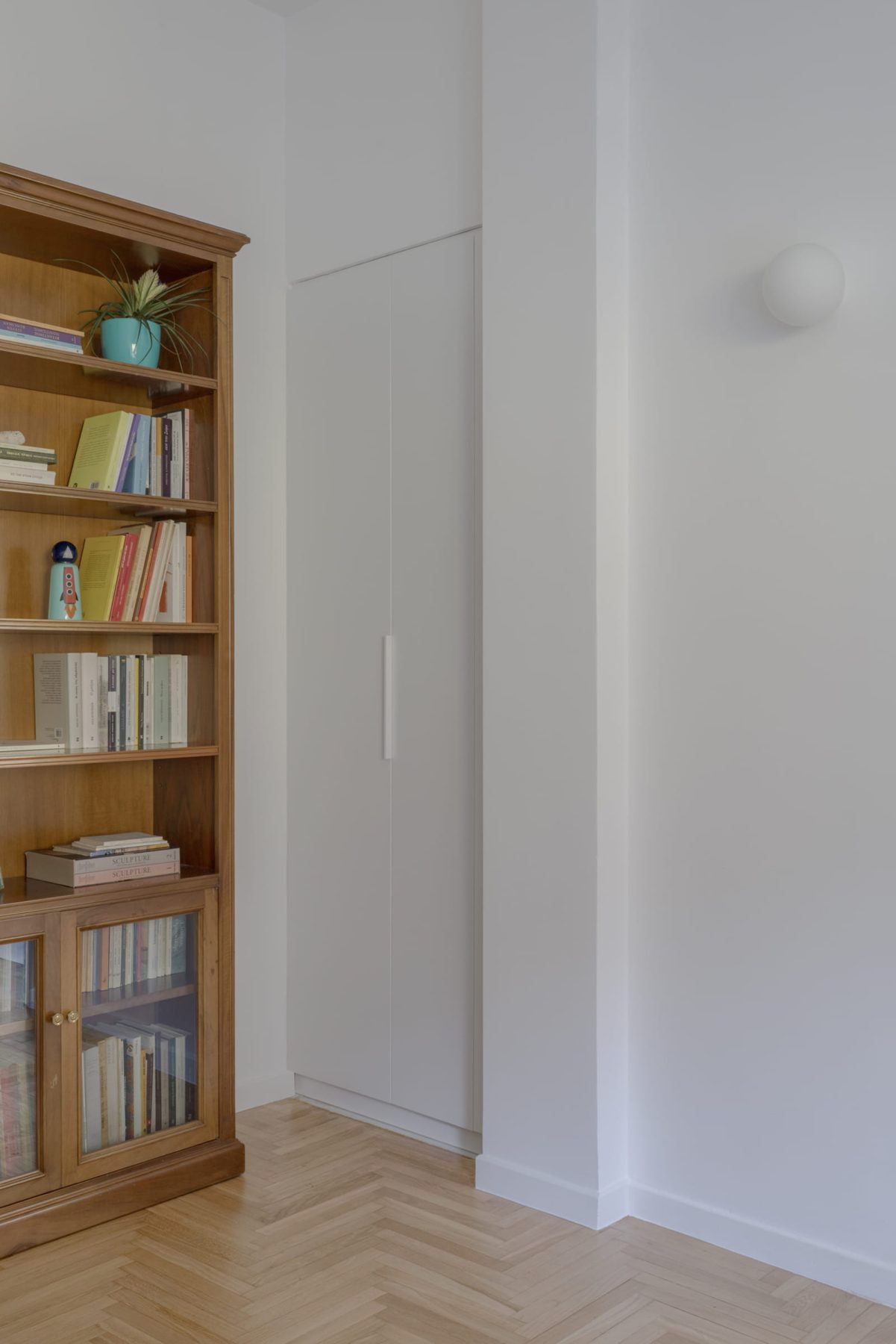 Archisearch More with Less: Studio Lok reconnects an Athenian apartment with the greenery of Finopoulou Hill
