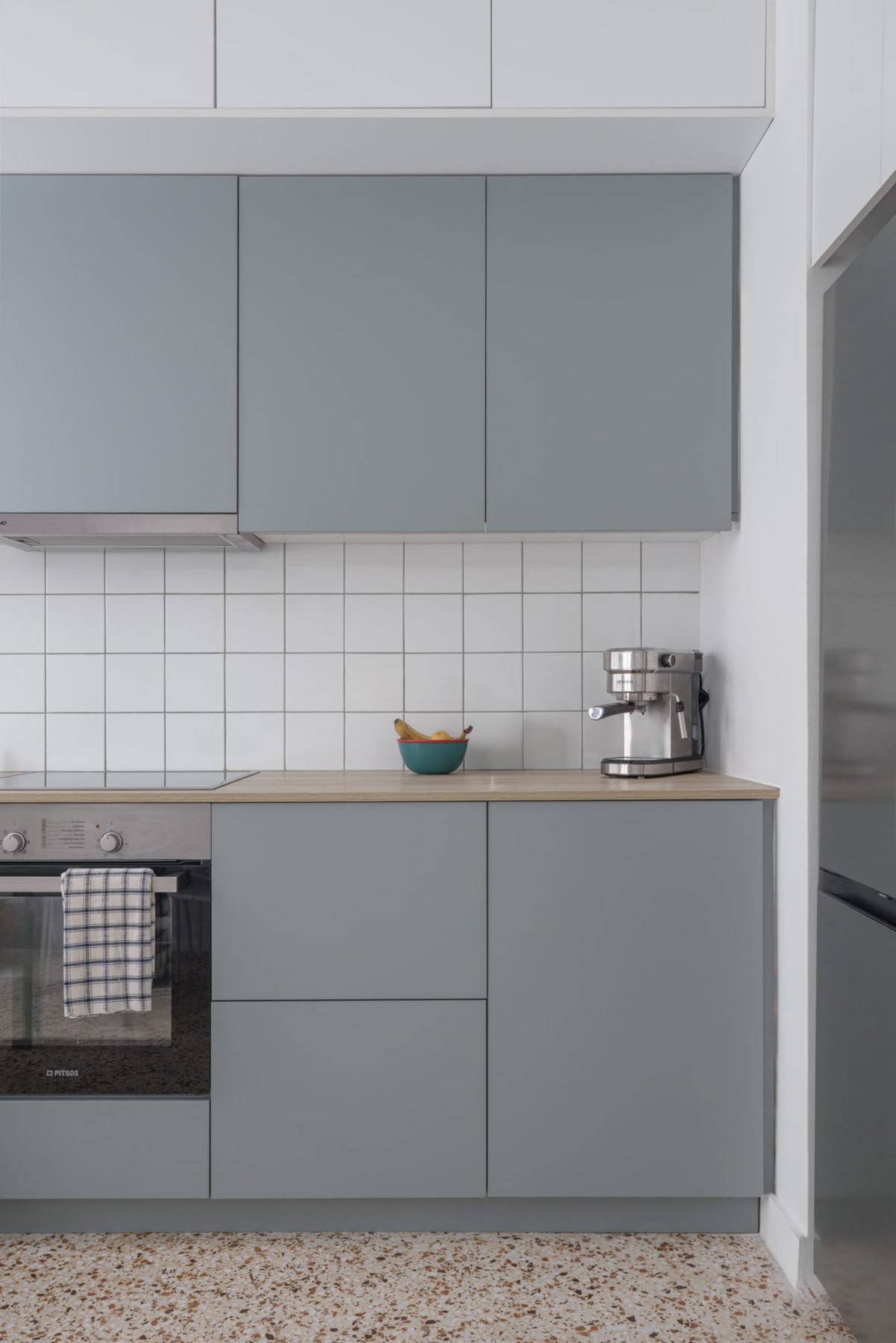 Archisearch More with Less: Studio Lok reconnects an Athenian apartment with the greenery of Finopoulou Hill