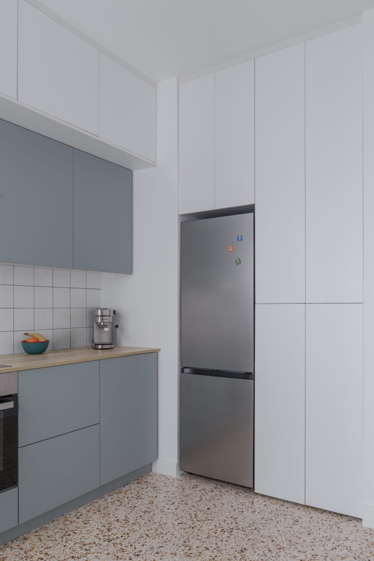 Archisearch More with Less: Studio Lok reconnects an Athenian apartment with the greenery of Finopoulou Hill