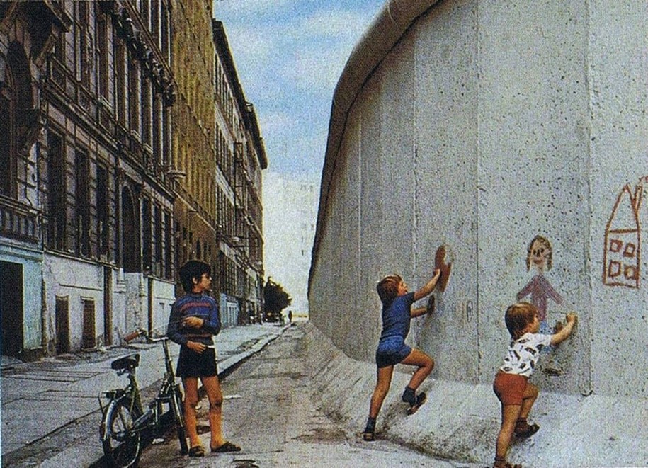 Archisearch Rem-Koolhaas-The-Berlin-wall-as-architecture-Field-Trip-SMLXL-p-229-copyright-Rem (1) (Αντιγραφή)