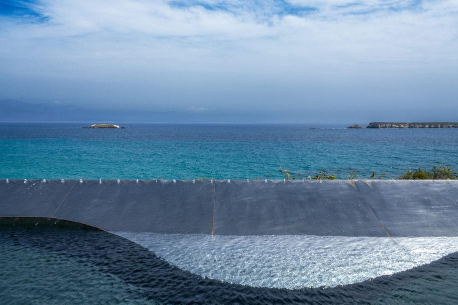 Archisearch A House in Paros Embraces Art / Vazeos Petropoulos - Maria Demetriadis