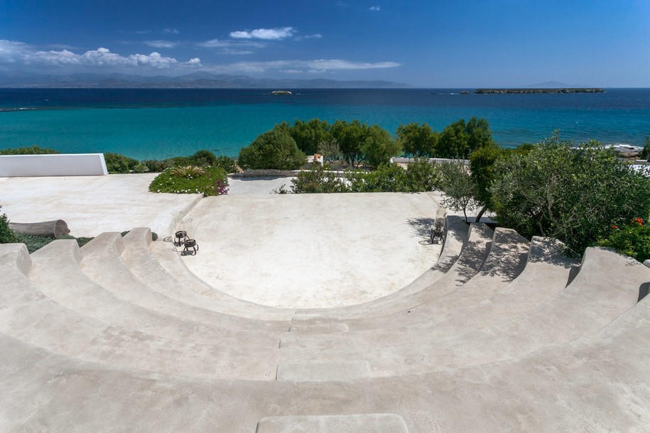 Archisearch A House in Paros Embraces Art / Vazeos Petropoulos - Maria Demetriadis