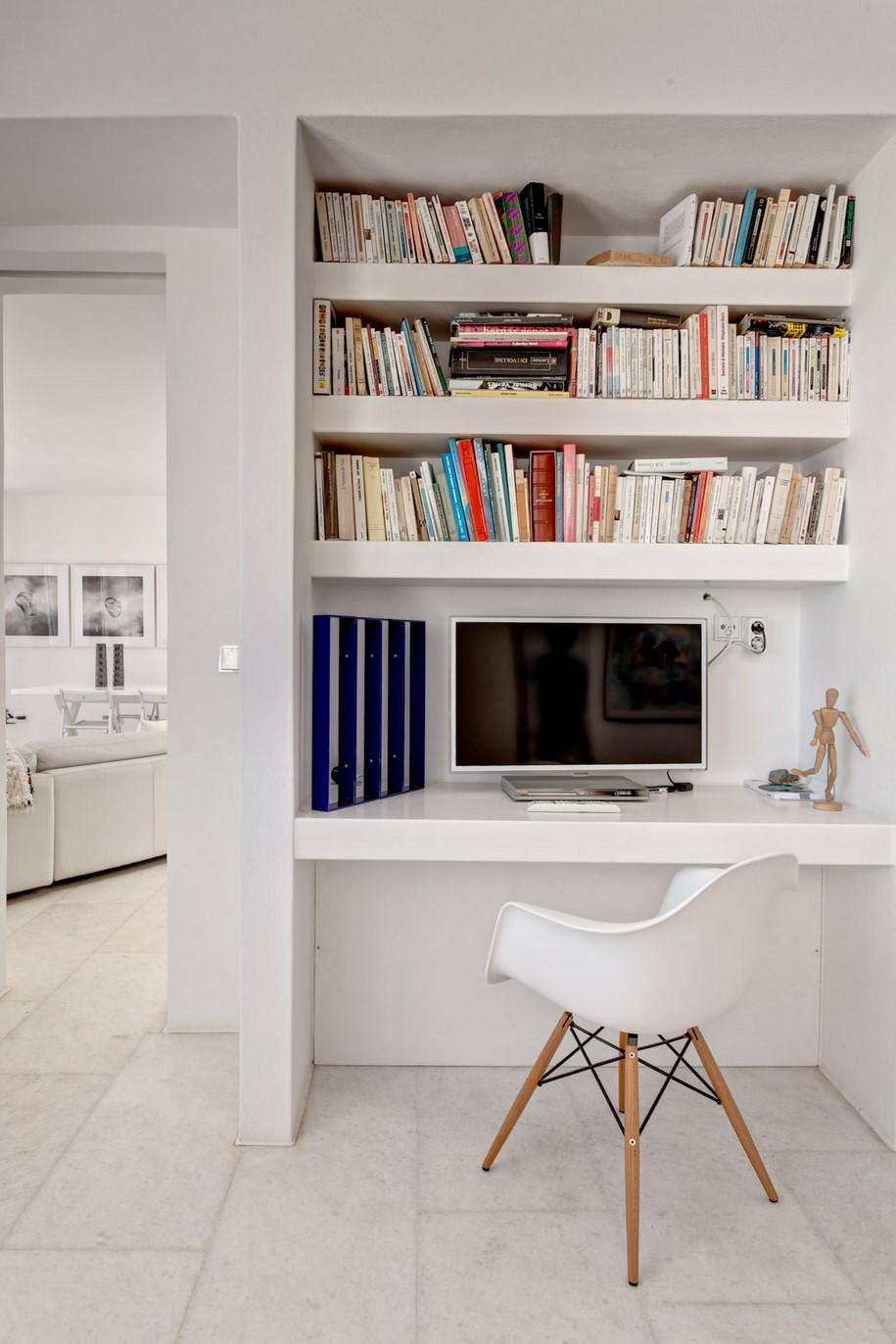 house, residence, art, artist, George Fakaros, Vazeos Petropoulos, Maria Demetriadis, Paros, Aegean Sea, summer, Greece, vacation, minimal, white, home, interior