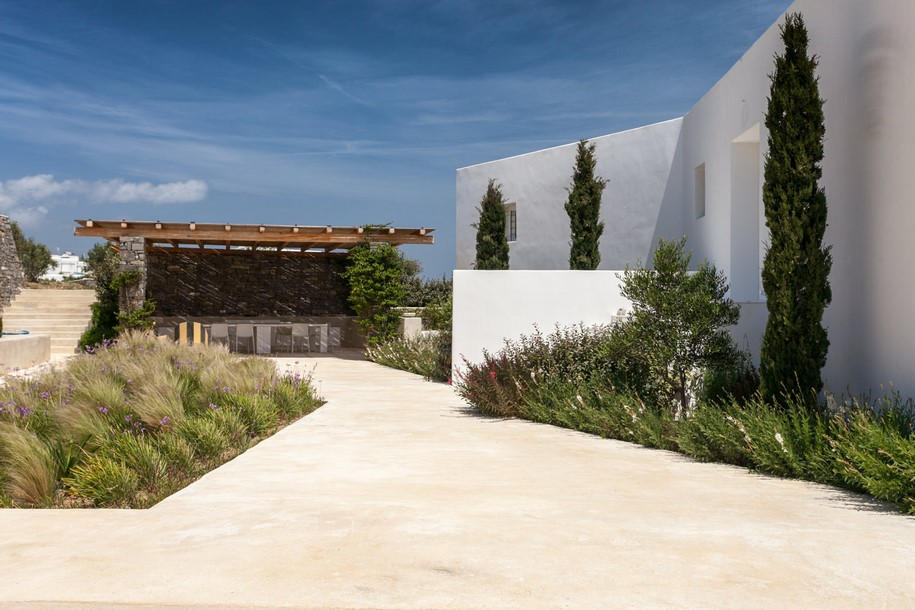 house, residence, art, artist, George Fakaros, Vazeos Petropoulos, Maria Demetriadis, Paros, Aegean Sea, summer, Greece, vacation, minimal, white, home, interior