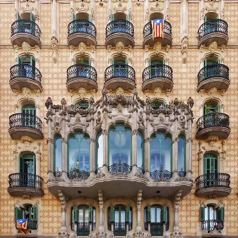 Archisearch Roc Isern invites us to discover Barcelona through city's facades