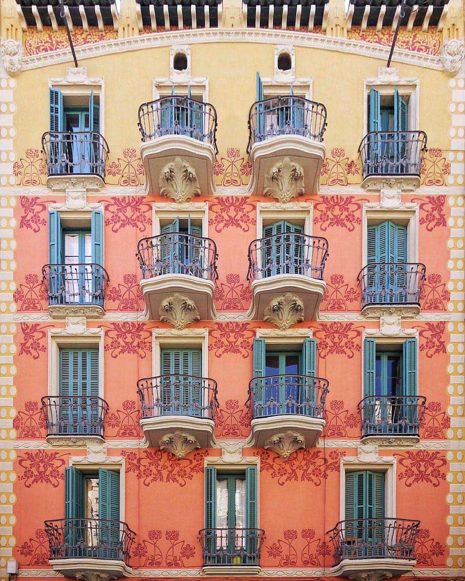 Archisearch Roc Isern invites us to discover Barcelona through city's facades