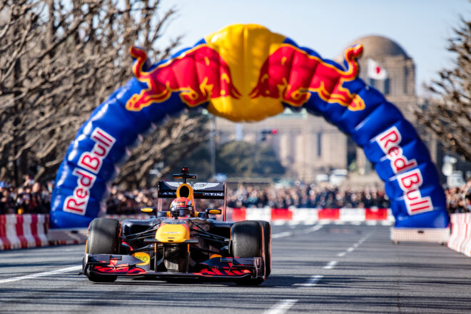 Archisearch - Red Bull Showrun by ALUMIL: Οι κορυφαίες επιδόσεις της F1 συναντούν την καινοτομία της ελληνικής πολυεθνικής 