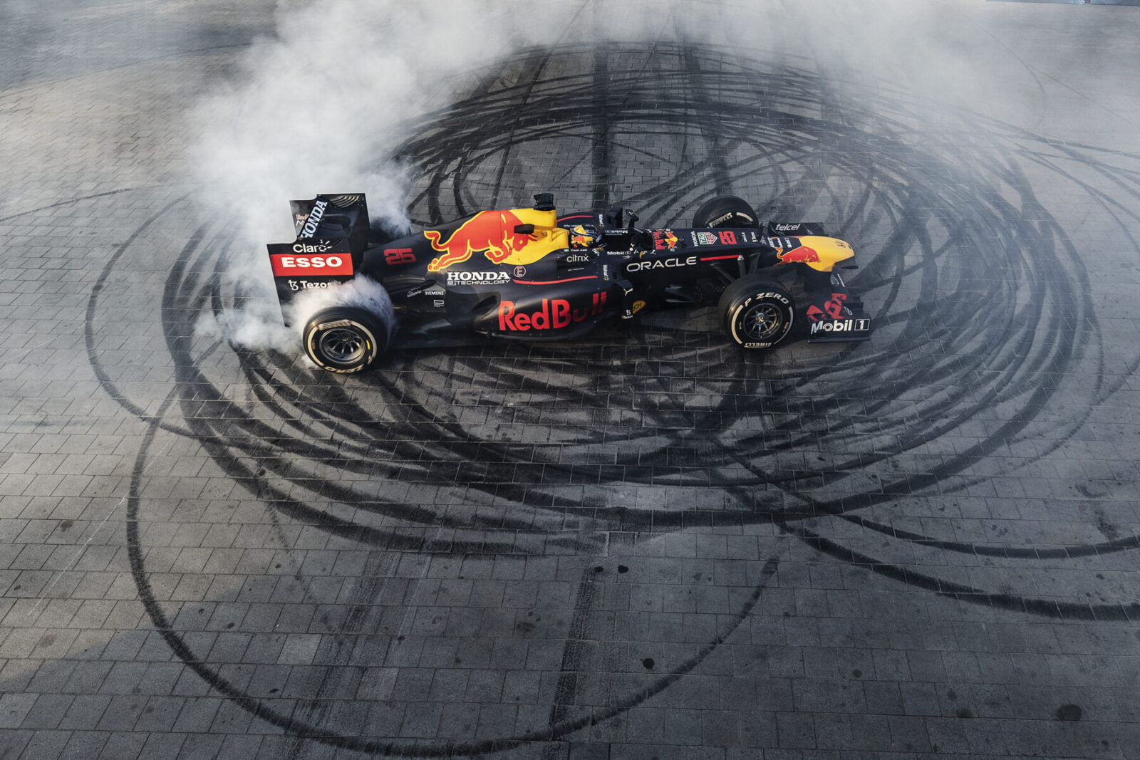 Archisearch Red Bull Showrun by ALUMIL: Οι κορυφαίες επιδόσεις της F1 συναντούν την καινοτομία της ελληνικής πολυεθνικής 