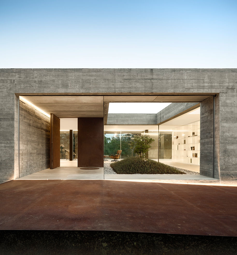 Archisearch Sambade House: a House in the Portuguese Countryside by Spaceworkers
