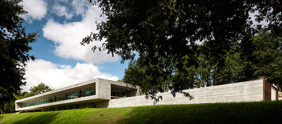 Archisearch Sambade House: a House in the Portuguese Countryside by Spaceworkers