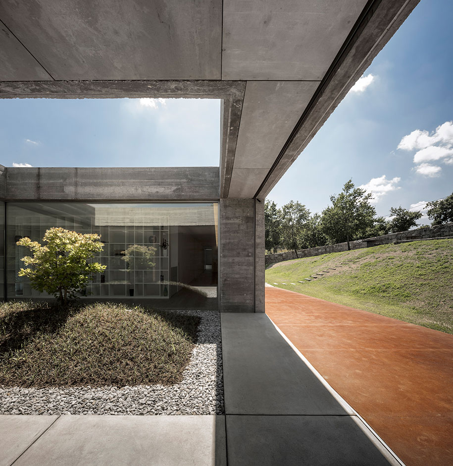 Archisearch Sambade House: a House in the Portuguese Countryside by Spaceworkers