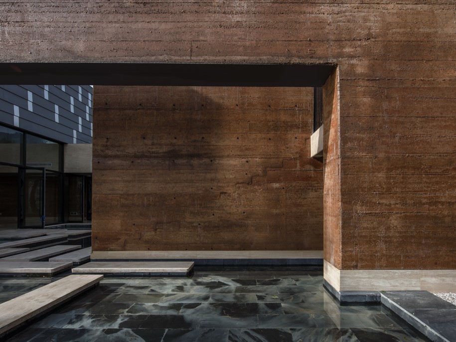 DL atelier, SanBaoPeng  Art  Museum,  labyrinth, 2017,  China ,  porcelain, rammed earth, museum,  materials