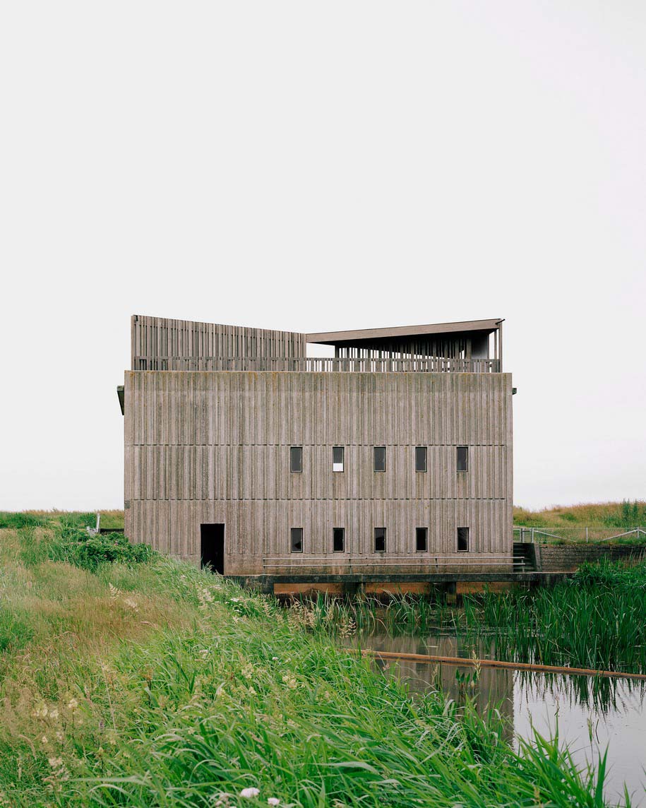 Archisearch Skjern River Pump Stations fill the purpose of mediating between a repressed past and contemporary life / Johansen Skovsted Arkitekter