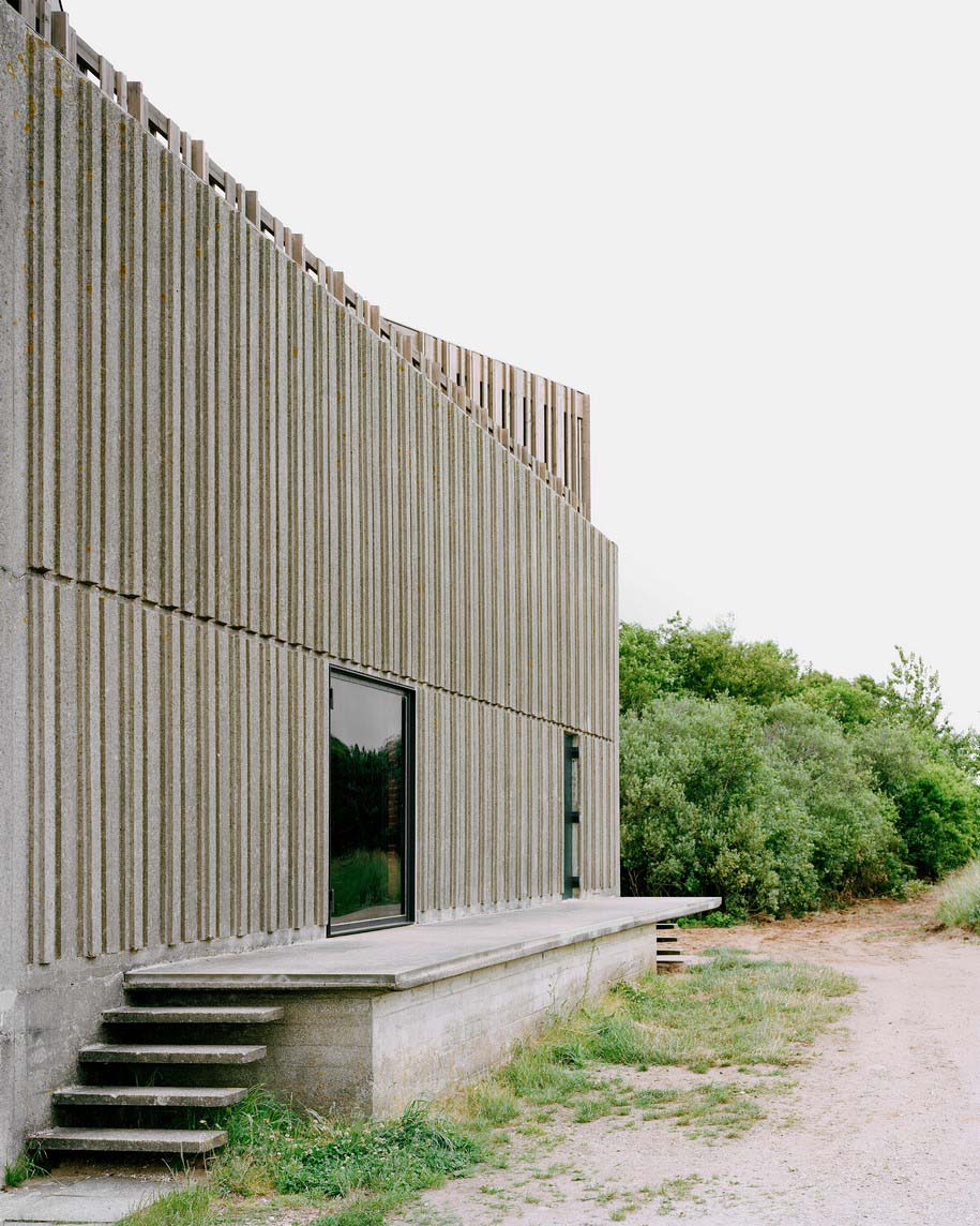 Archisearch Skjern River Pump Stations fill the purpose of mediating between a repressed past and contemporary life / Johansen Skovsted Arkitekter