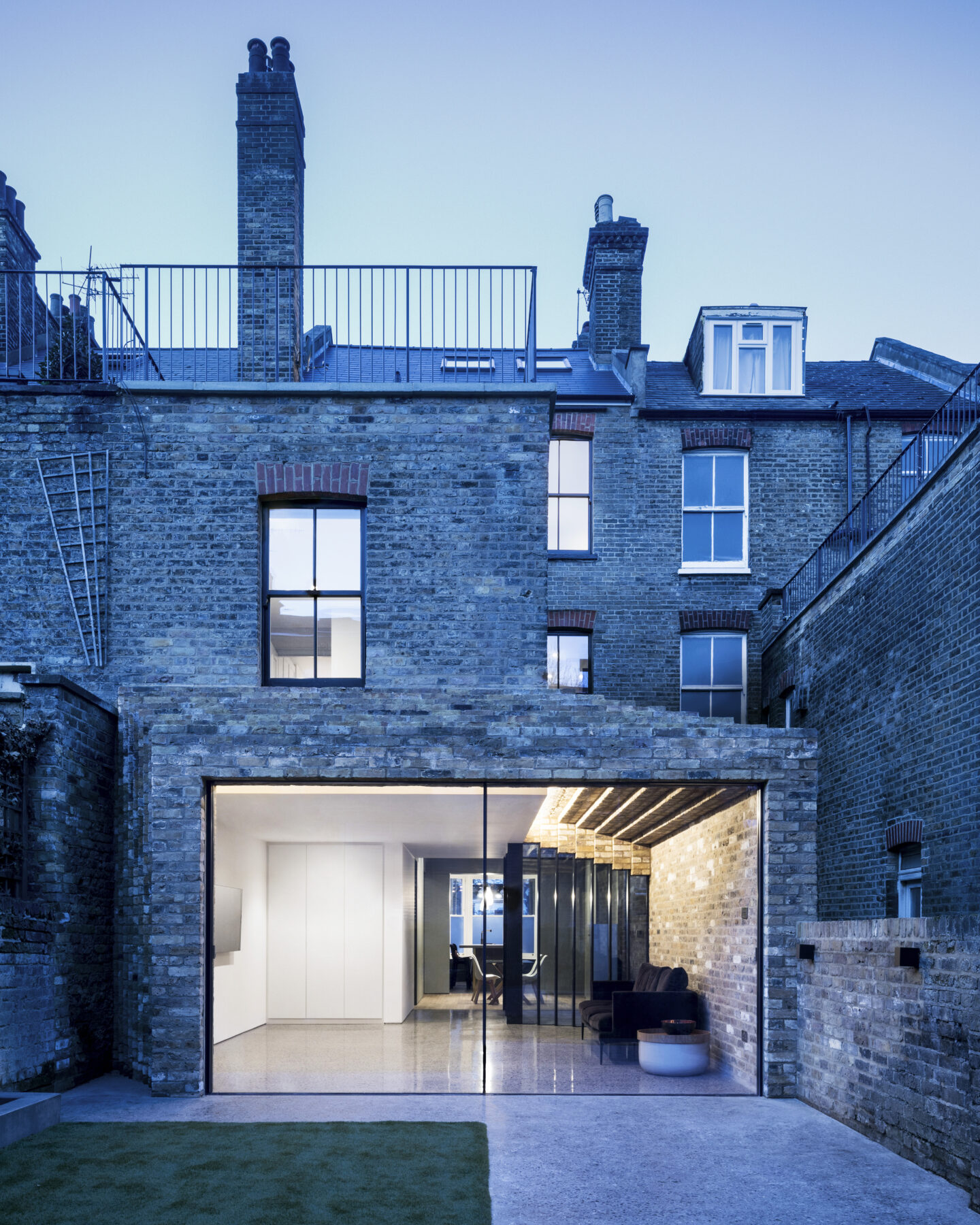 Archisearch Step House in North London, UK | Bureau de Change