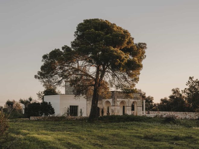 Archisearch - MEDITERRANEAN LIVING: Studio Andrew Trotter creatively redesign Casolare Scarani in Carovigno, Puglia, Italy