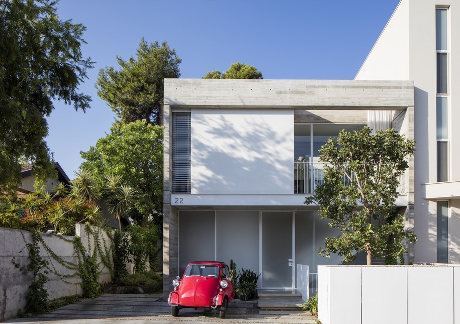 Archisearch Suspended Patio House / 3322 studio – Broides Architects