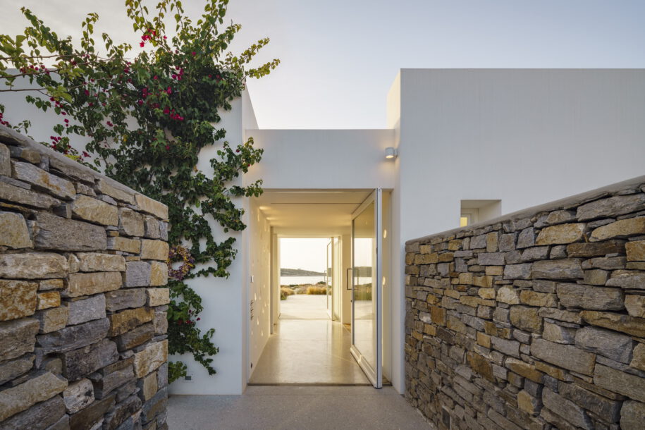 Archisearch THE GAZE residence in Langeri, Paros | REACT ARCHITECTS - CHRISTOPHE PINGAUD ARCHITECTURE