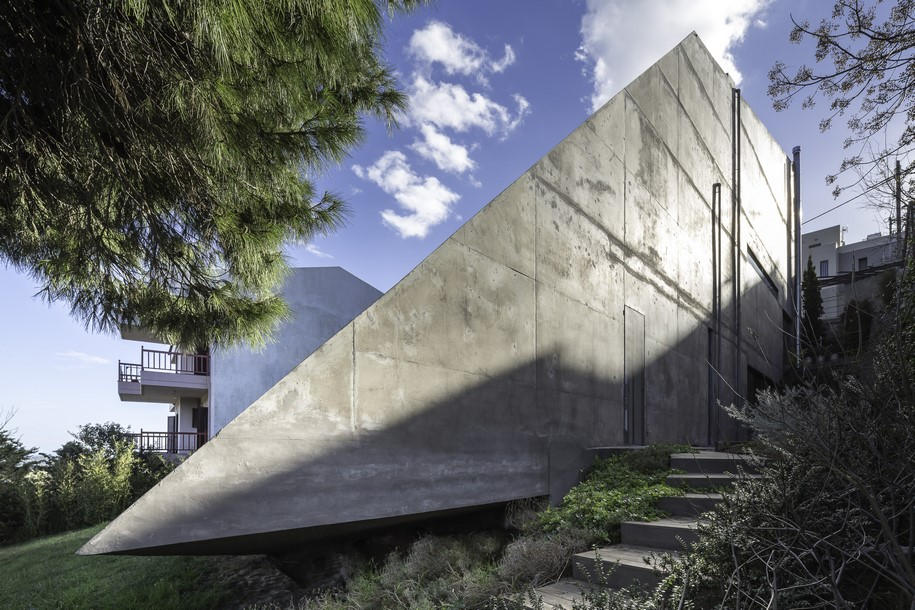 Tense Architecture Network, residence, house, TAN, 2011, greek architects, Greece, Kallitechnoupoli, concrete, cut