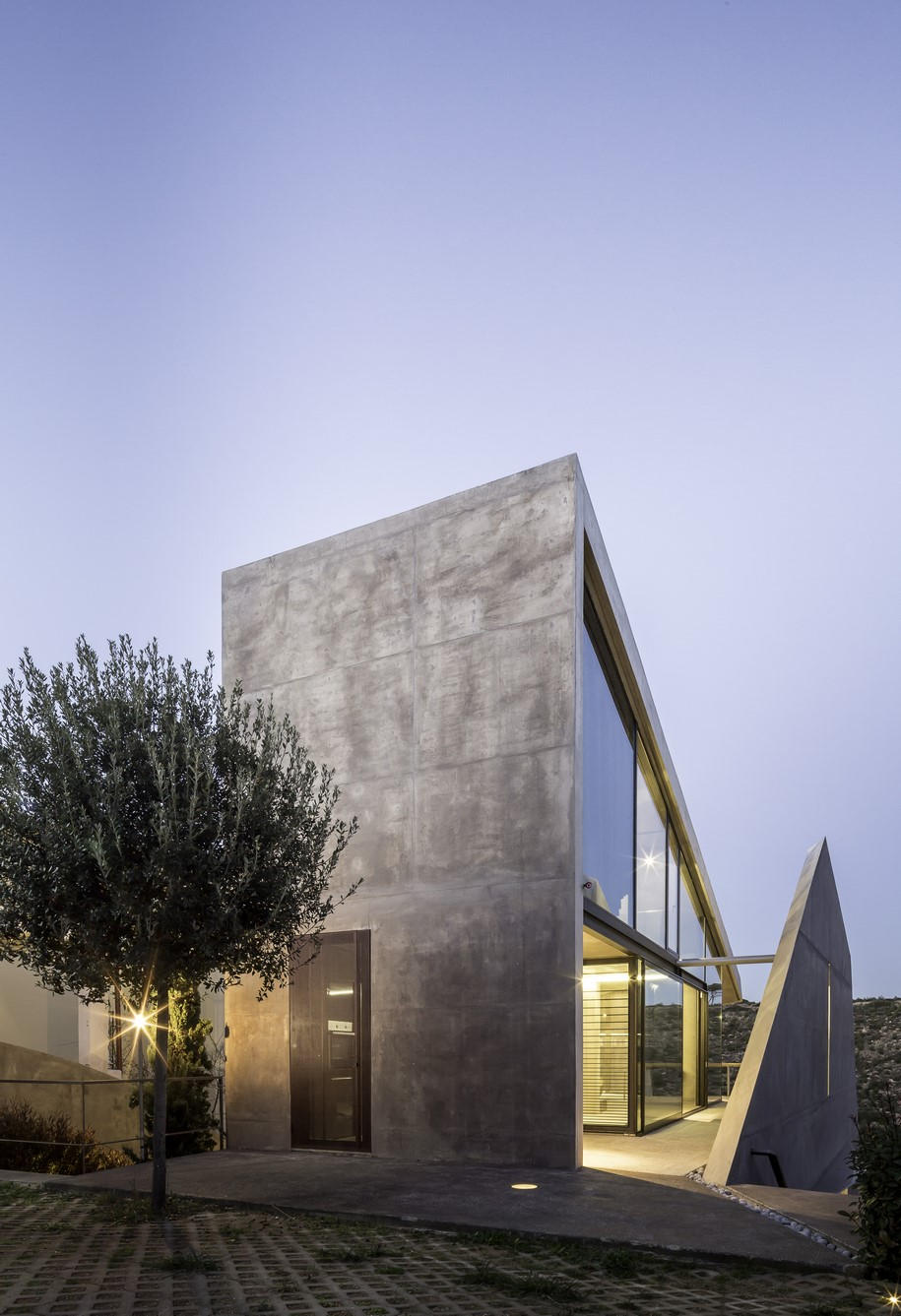 Archisearch Oblique Cuts through the Concrete: Residence in Kallitechnoupolis / Tense Architecture Network