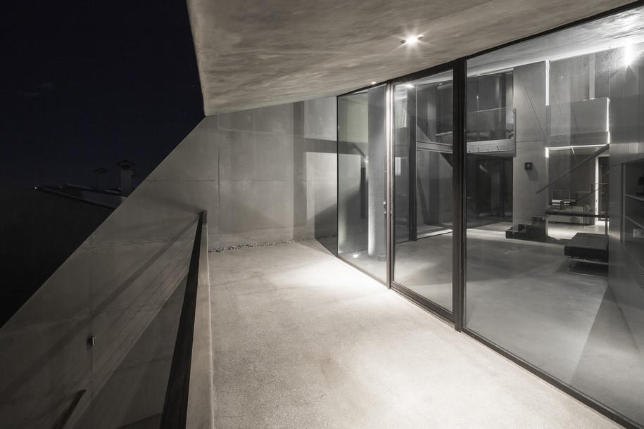 Archisearch Oblique Cuts through the Concrete: Residence in Kallitechnoupolis / Tense Architecture Network
