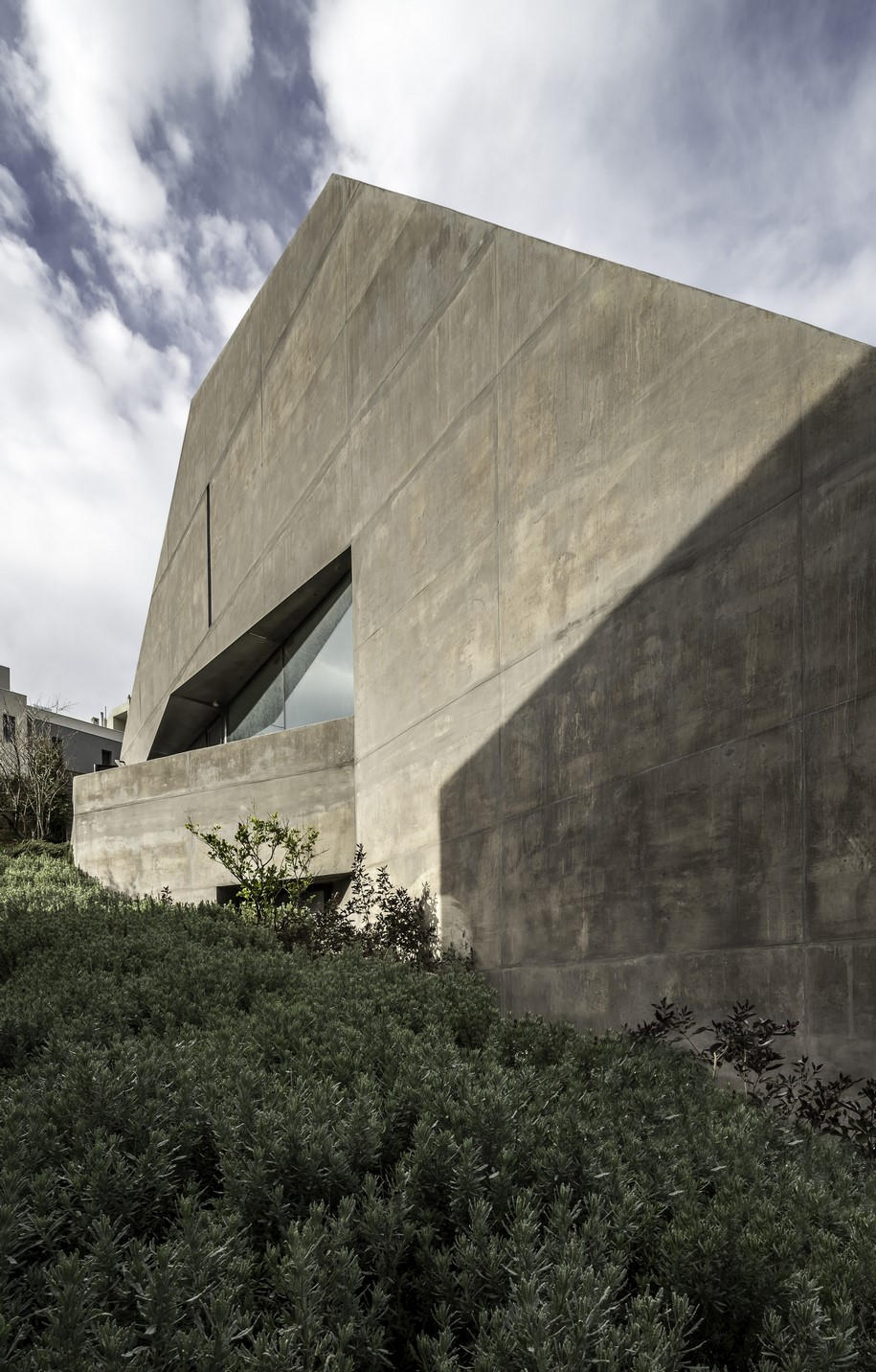 Archisearch Oblique Cuts through the Concrete: Residence in Kallitechnoupolis / Tense Architecture Network