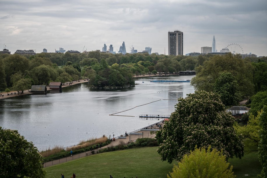 Christo, Christo and Jeanne-Claude, The London Mastaba, sculpture , art, London, UK, Hyde Park, Serpentine Lake