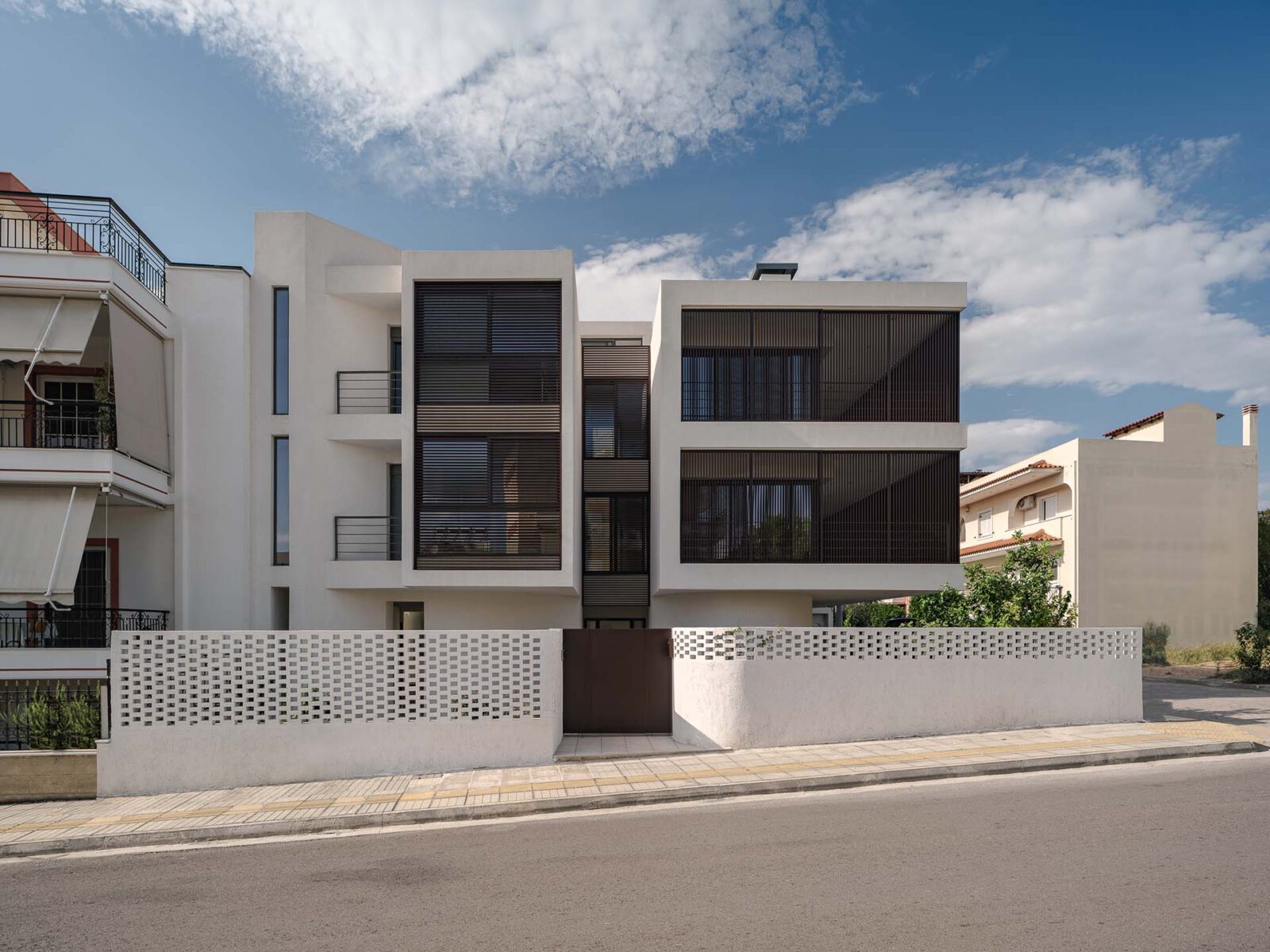 Archisearch Bicubic Residence - Διπλοκατοικία στο Καματερό | by The Hive Architects