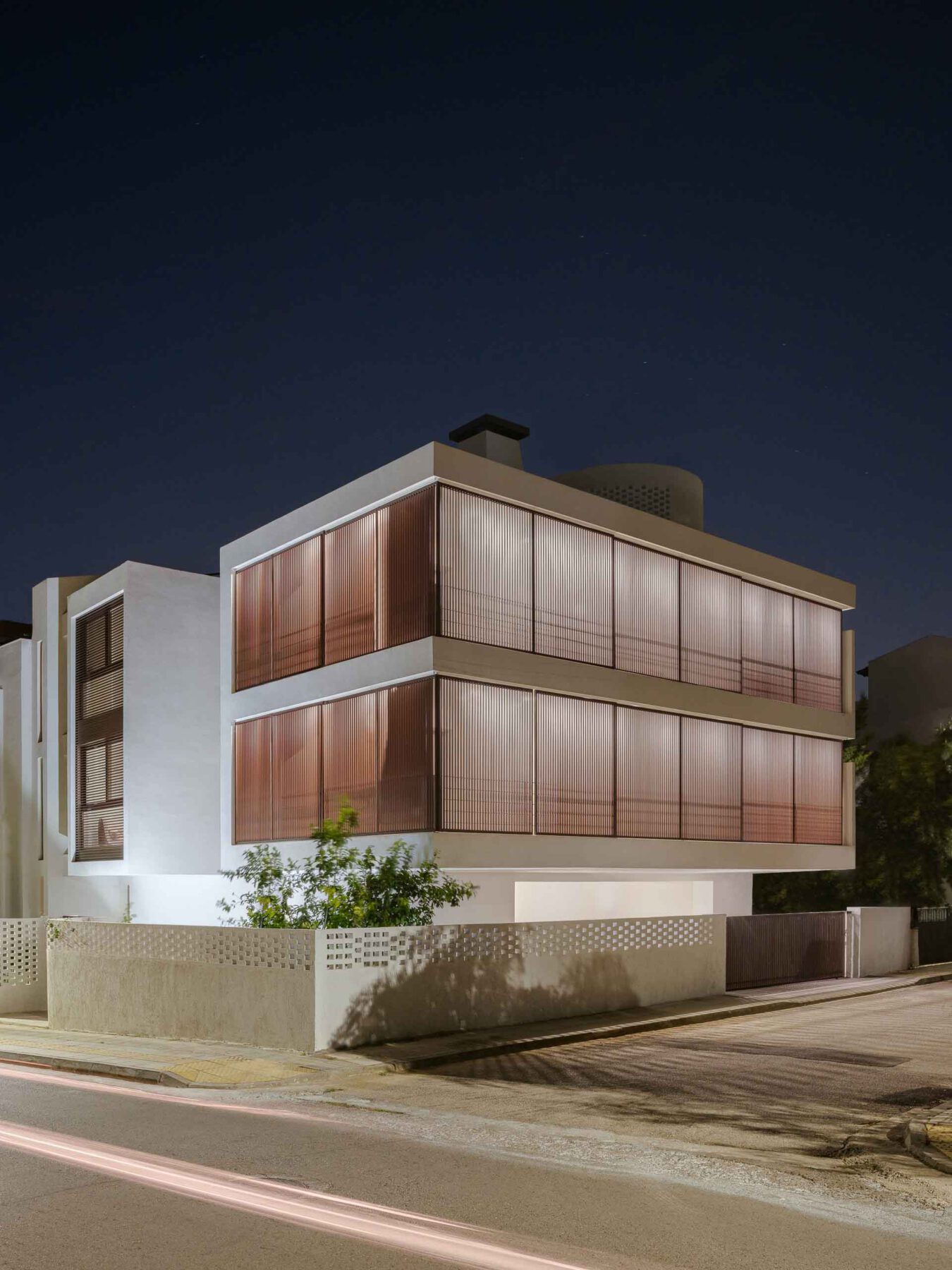 Archisearch Bicubic Residence - Διπλοκατοικία στο Καματερό | by The Hive Architects