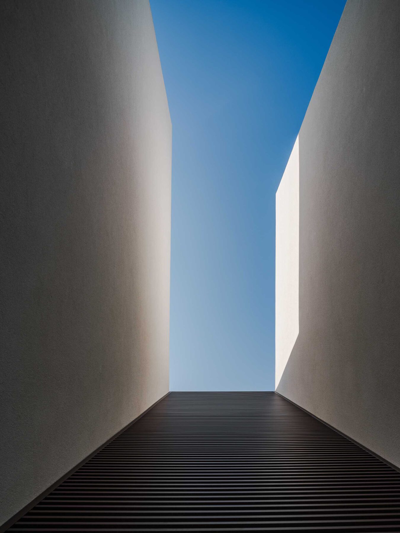 Archisearch Bicubic Residence - Διπλοκατοικία στο Καματερό | by The Hive Architects