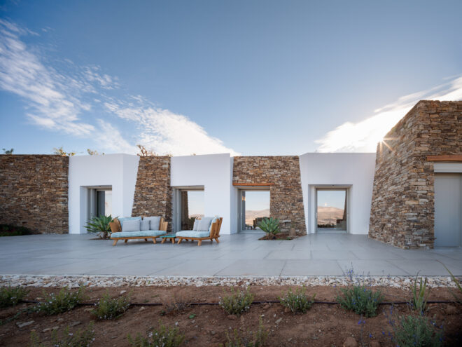 Archisearch - Υπόσκαφη κατοικία στην Αντίπαρο σε τρία επίπεδα  | by Tsolakis Architects