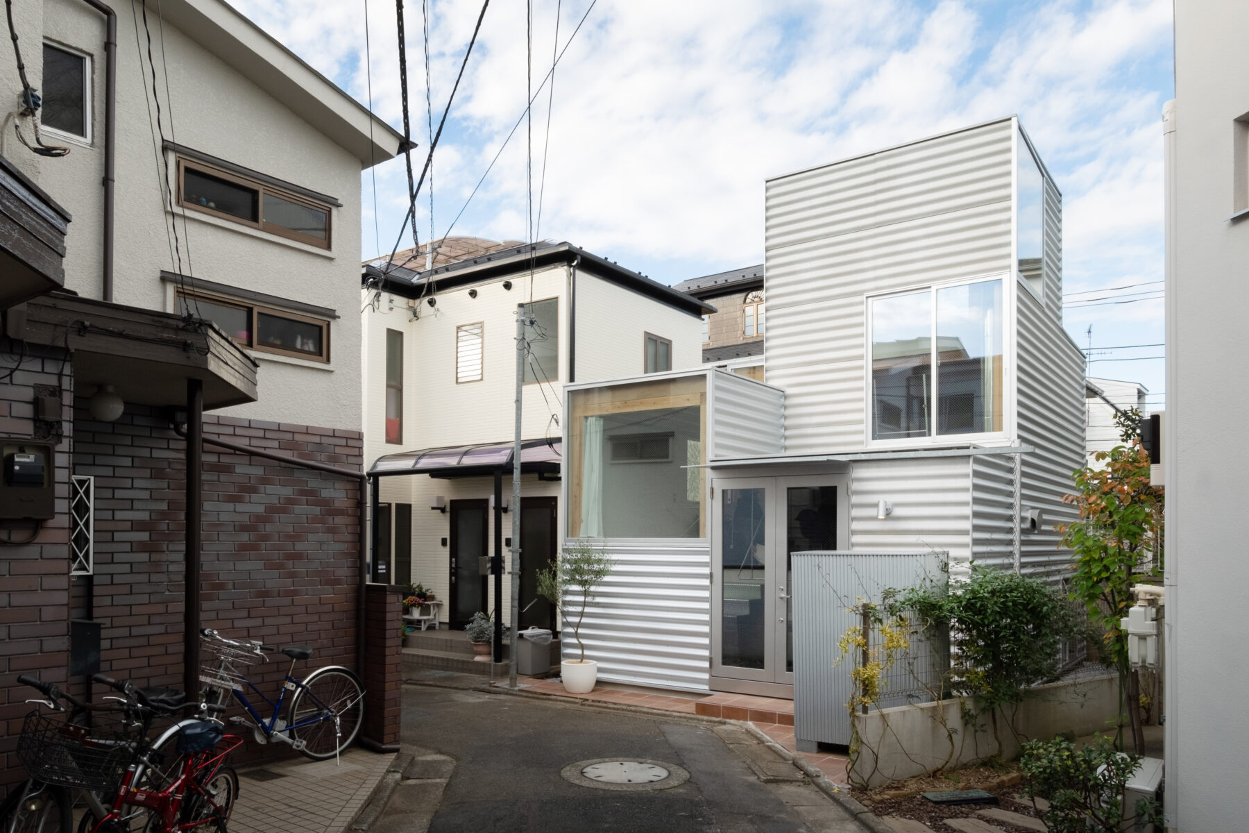 Archisearch UNEMORI ARCHITECTS completes compact House Tokyo with footprint of 26m2